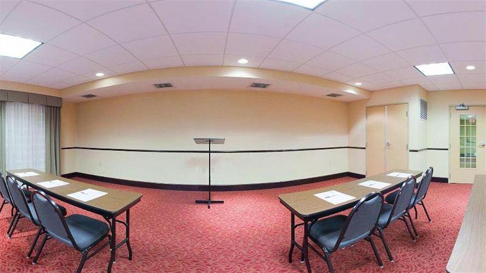 Holiday Inn Express & Suites East Wichita I-35 Andover By Ihg Bagian luar foto
