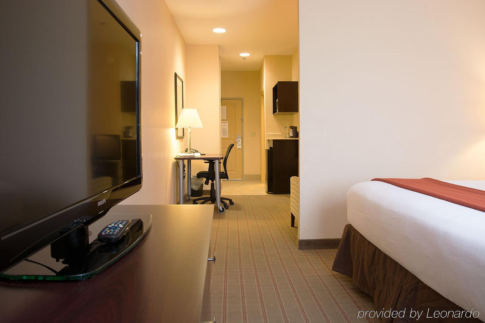 Holiday Inn Express & Suites East Wichita I-35 Andover By Ihg Bagian luar foto