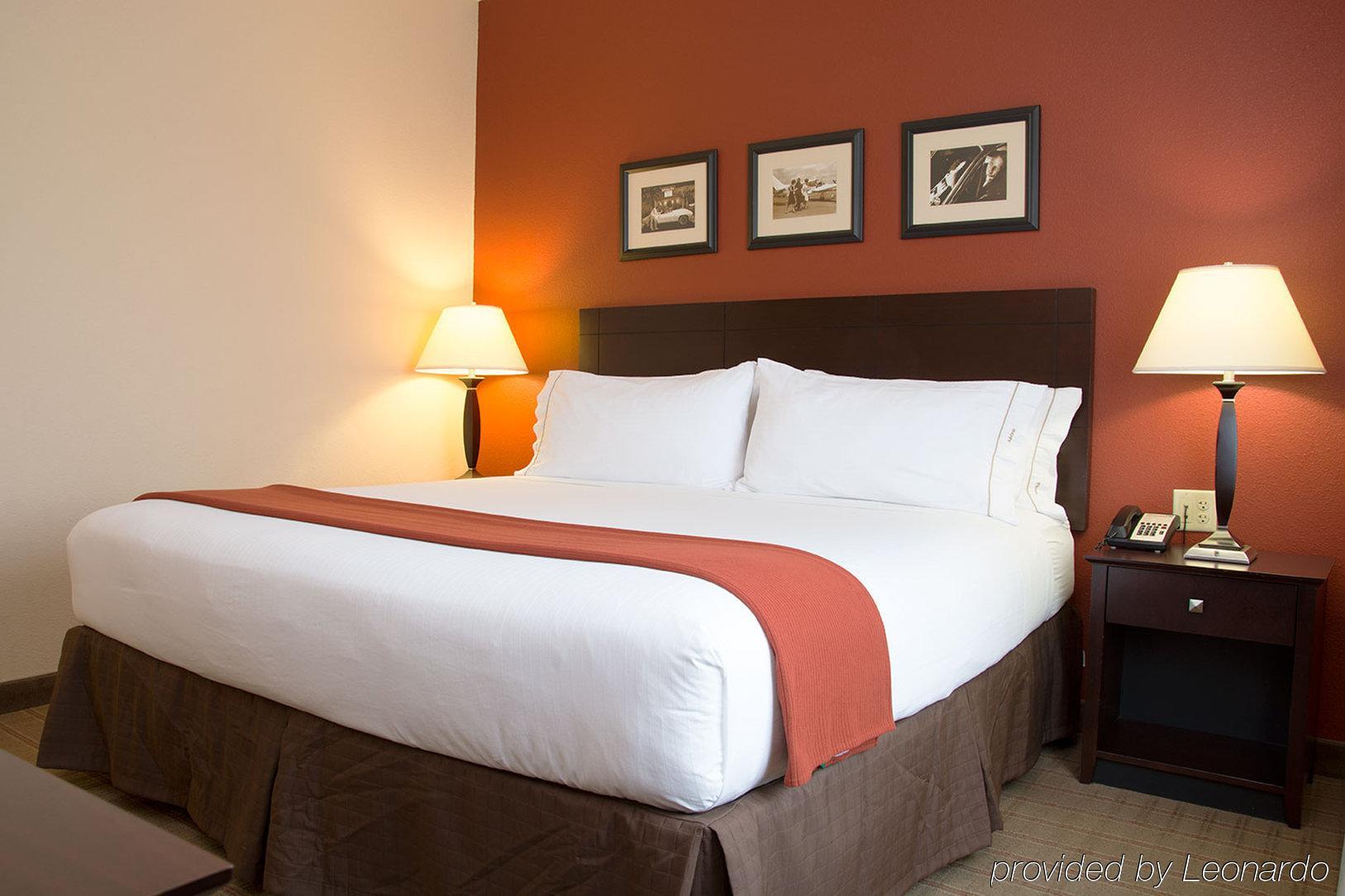 Holiday Inn Express & Suites East Wichita I-35 Andover By Ihg Bagian luar foto