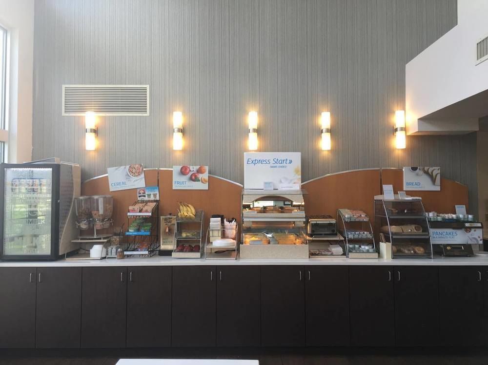 Holiday Inn Express & Suites East Wichita I-35 Andover By Ihg Bagian luar foto