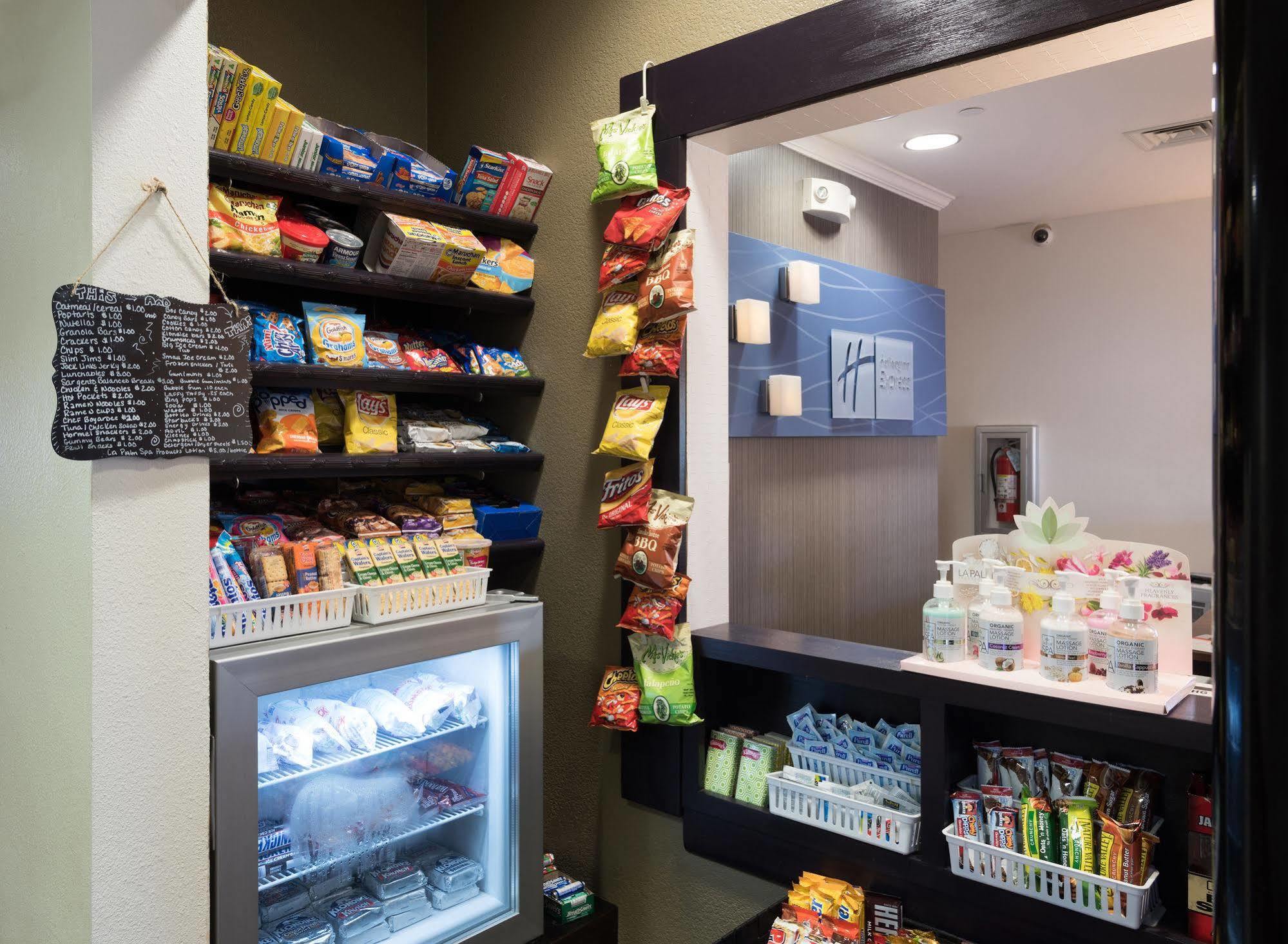 Holiday Inn Express & Suites East Wichita I-35 Andover By Ihg Bagian luar foto