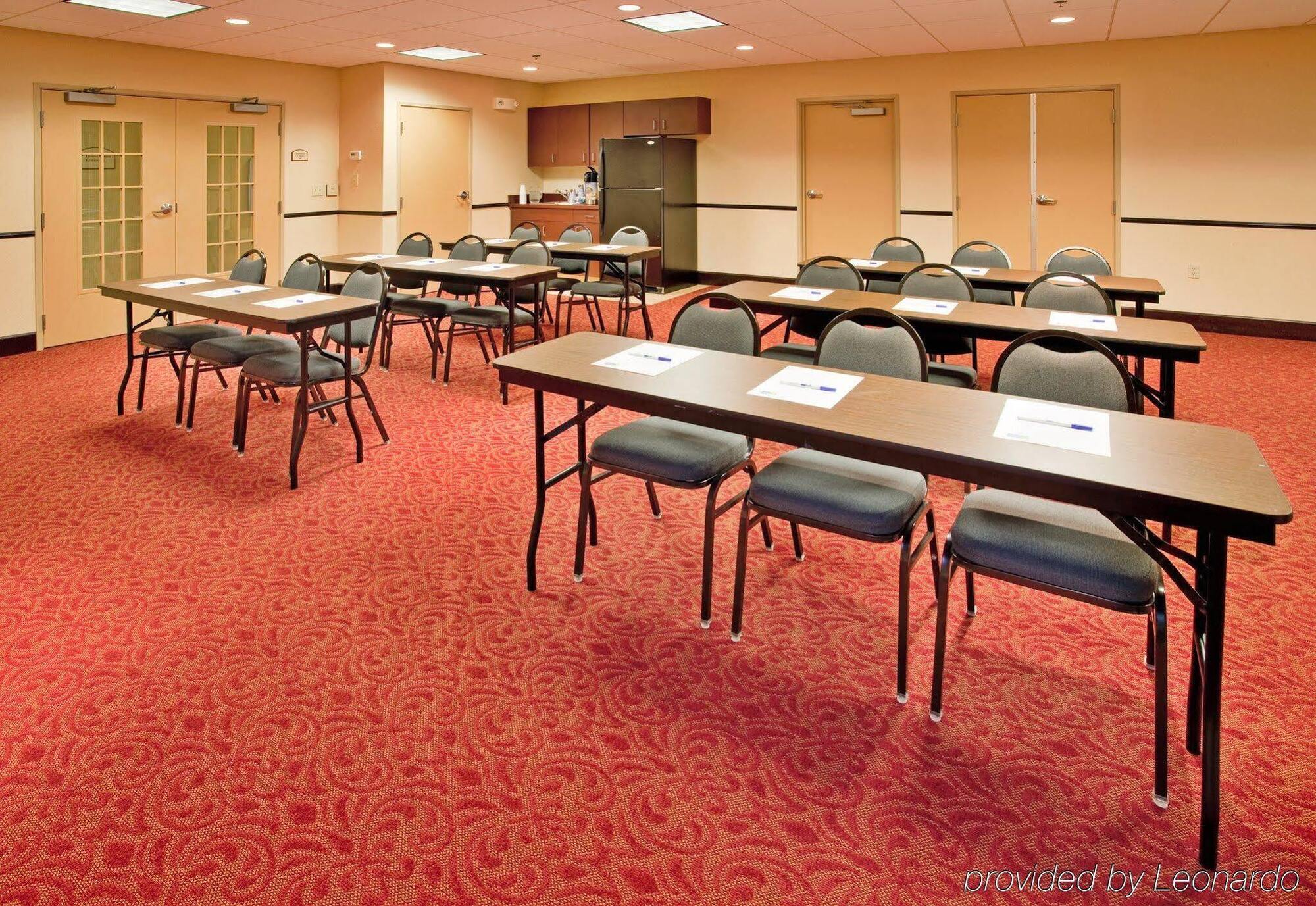 Holiday Inn Express & Suites East Wichita I-35 Andover By Ihg Bagian luar foto