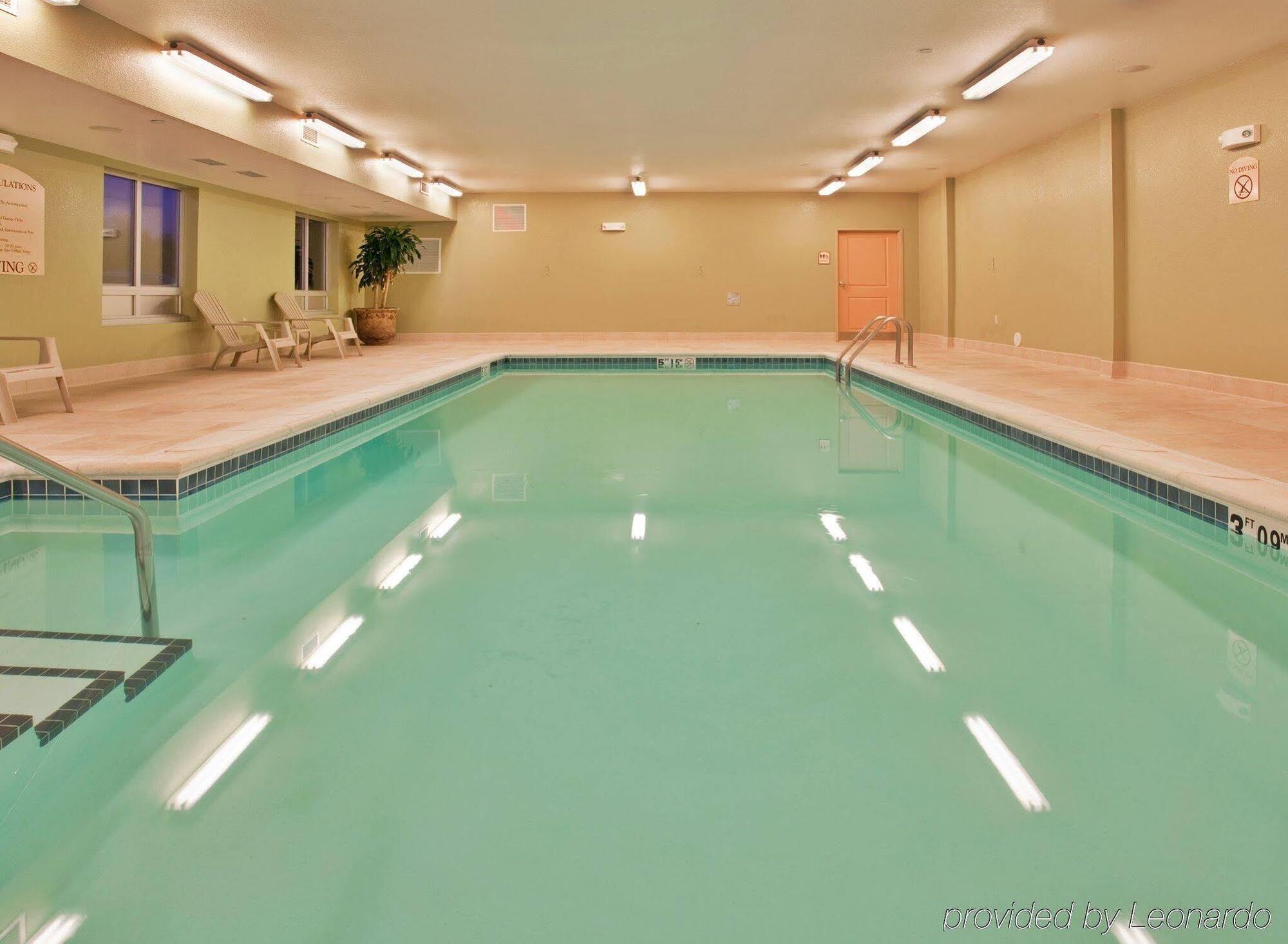 Holiday Inn Express & Suites East Wichita I-35 Andover By Ihg Bagian luar foto