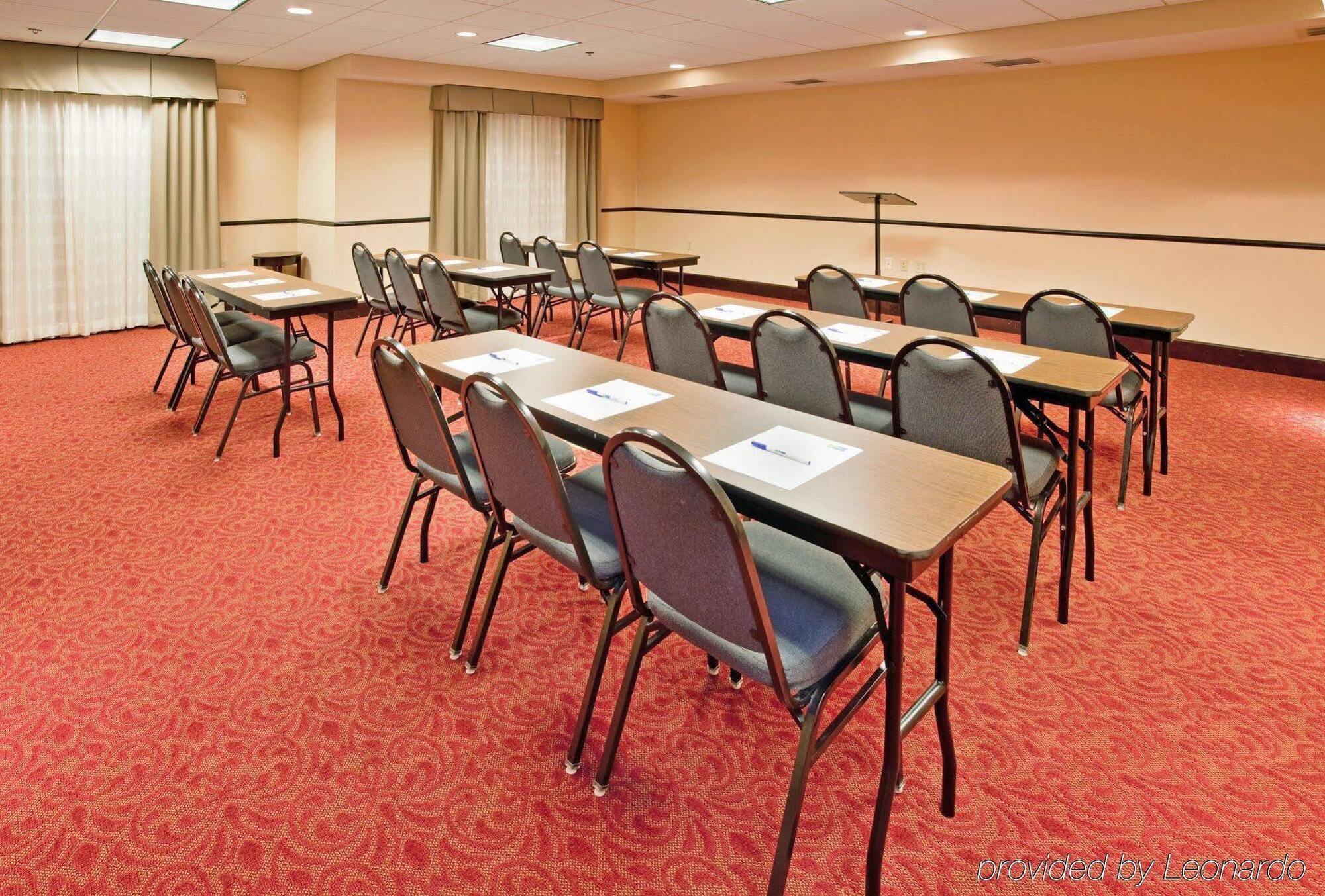 Holiday Inn Express & Suites East Wichita I-35 Andover By Ihg Bagian luar foto